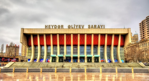 Vista del palazzo Heydar Aliyev, ex palazzo Lenin, a Baku, Azerbaigian 7 gennaio 2016