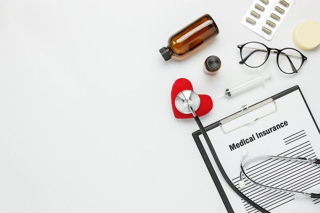 Vista del piano d&#39;appoggio dell&#39;idea per il paziente del trattamento di medico in ospedale.