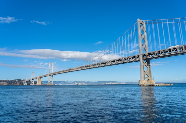 Vista del ponte della baia a San Francisco