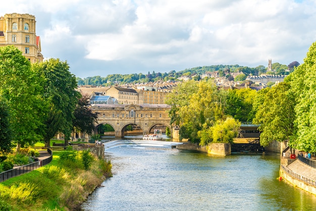 Vista del ponte di Pulteney in Inghilterra