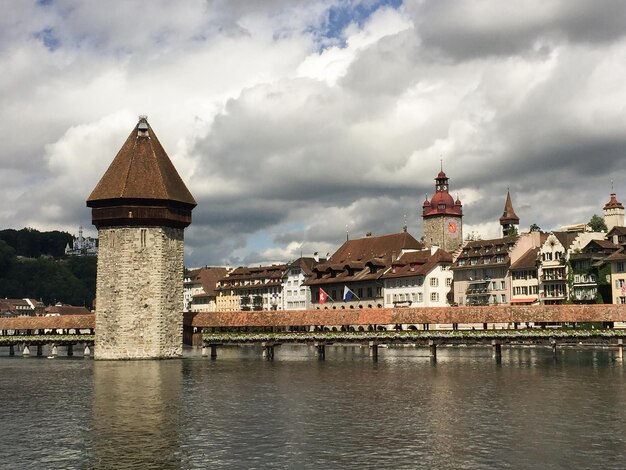 Vista del ponte Kappelbrucke Lucerna Svizzera