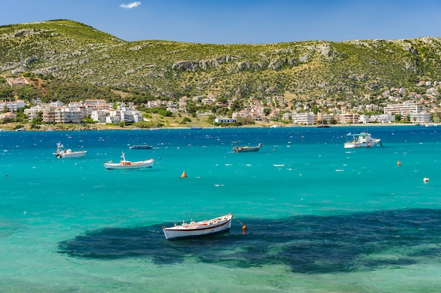 Vista del porto di Porto Rafti, Grecia