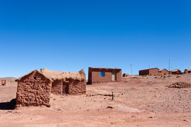 Vista del villaggio di CerrillosBoliviaAltopiano andinoCittà rurale boliviana