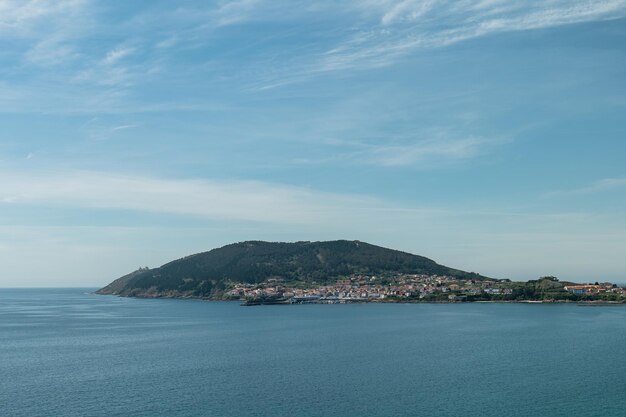 Vista del villaggio di Finisterre e del promontorio di Finisterre