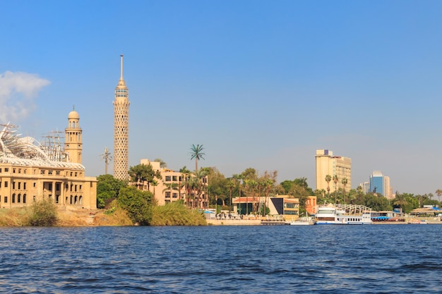 Vista dell'alta torre della TV al Cairo in Egitto