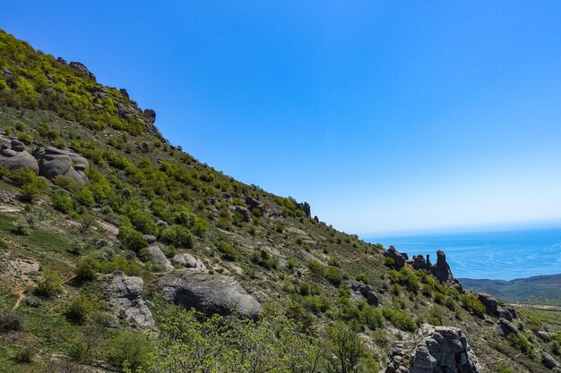 Vista dell'altopiano delle montagne della Crimea e del Mar Nero dalla cima del Demerdzhi Russia