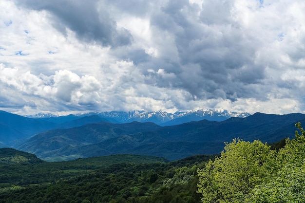 Vista dell'altopiano LagoNaki ad Adygea Le montagne del Caucaso Russia 2021