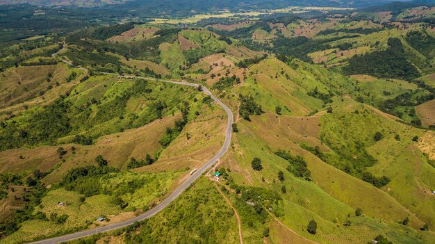 Vista dell&#39;angolo alto della montagna del paesaggio nella provincia Tailandia di Nan