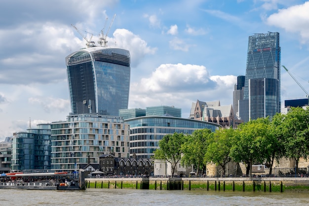 Vista dell'architettura moderna nella City di Londra