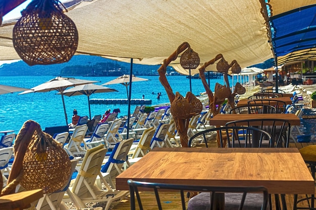 Vista dell'area del caffè sulla spiaggia kemer turchia