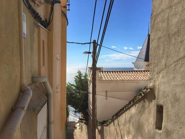 Vista dell'edificio ad angolo basso