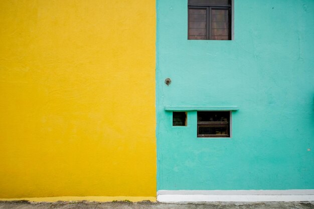 Vista dell'edificio colorato