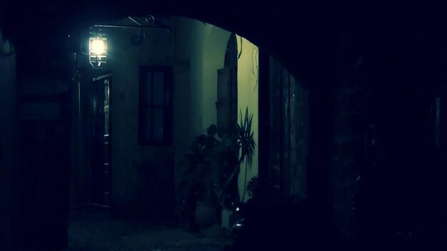 Vista dell'edificio di notte