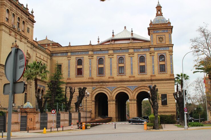 Foto vista dell'edificio in città