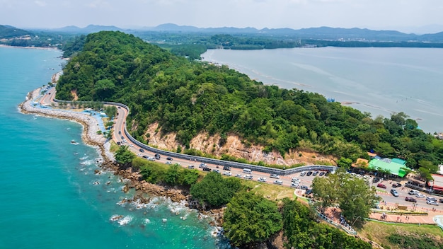 Vista dell'isola dall'angolo del drone Provincia di Chanthaburi in Thailandia Alto angolo del mare