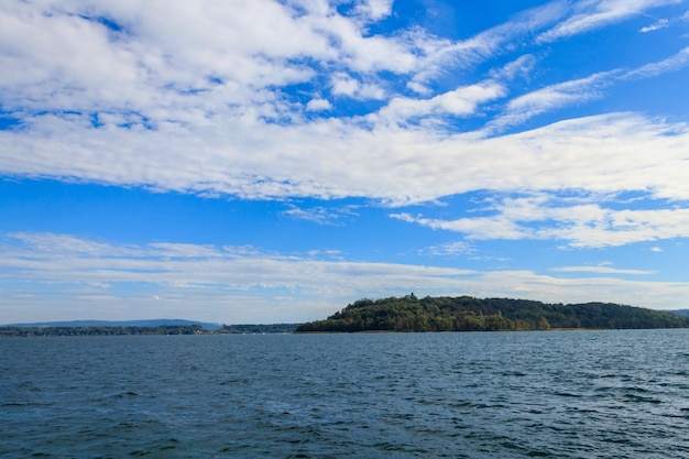 Vista dell'isola di San Pietro sul lago di Biel, in Svizzera