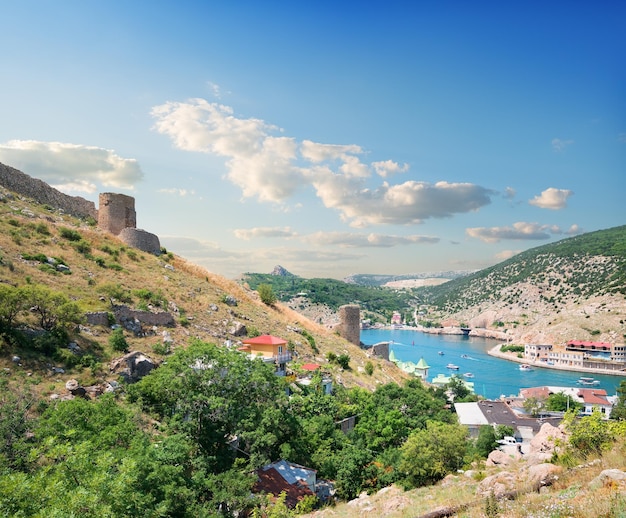 Vista della baia di Balaklava in Crimea