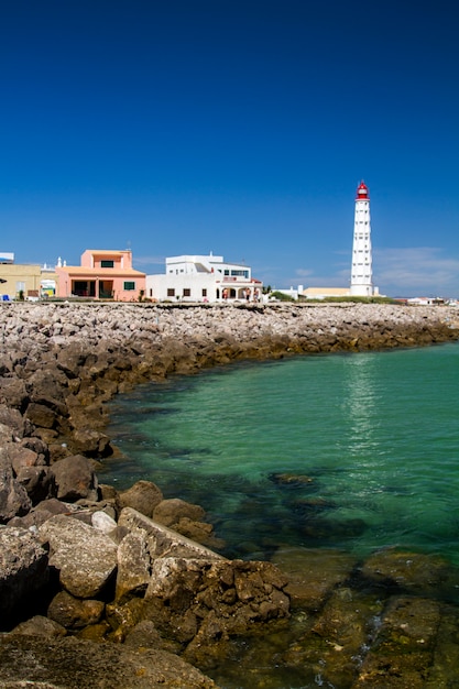 Vista della bellissima isola di Farol, situata nell&#39;Algarve, in Portogallo.