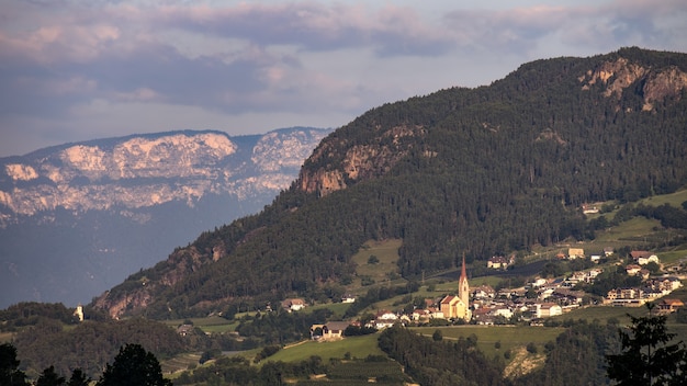 Vista della campagna da Fie allo Sciliar, Alto Adige, Italia