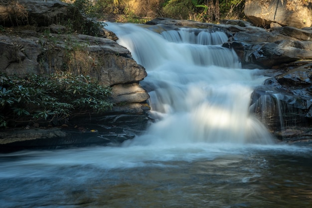 Vista della cascata Wachiratharn, Doi Inthanon, distretto di Chom Thong, provincia di Chiang Mai.