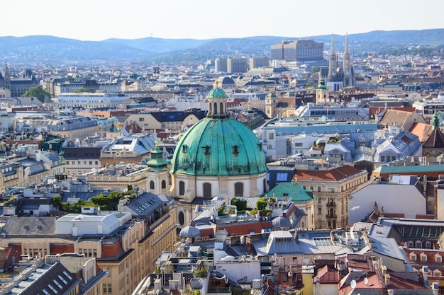 Vista della Cattedrale di San Pietro dall'osservazione della Cattedrale di Santo Stefano a Vienna, Austria