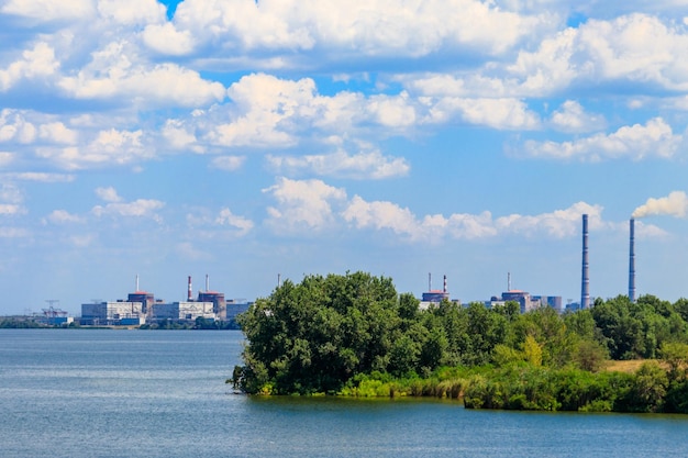 Vista della centrale nucleare di Zaporizhia a Enerhodar Ucraina