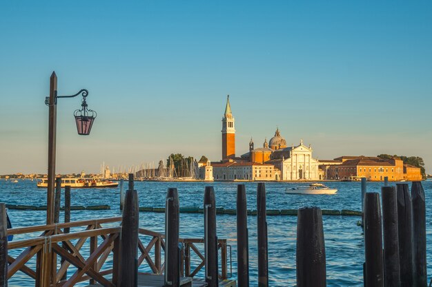 Vista della chiesa di San Giorgio Maggiore a Venezia, Italia, il canal grande.