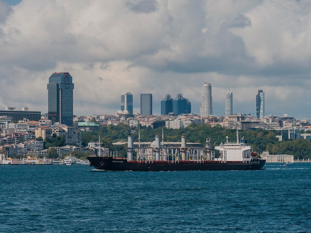 Vista della città di Istanbul dal Bosforo