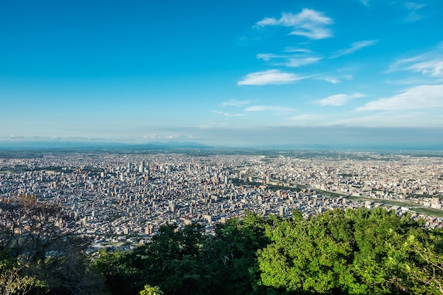 Vista della città di Sapporo dal Monte Moiwa, Hokkaido, Giappone.