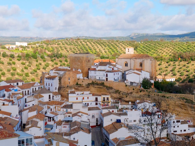 Vista della città di Setenil de las Bodegas