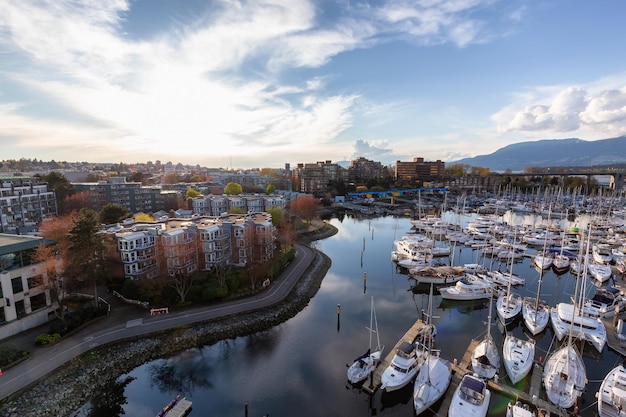 Vista della città di Vancouver in False Creek BC Canada