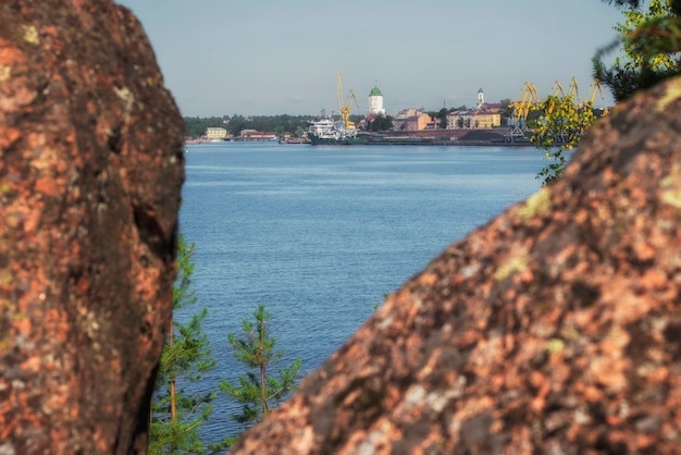 Vista della città di Vyborg e della torre di St Olaf sul Golfo di Finlandia