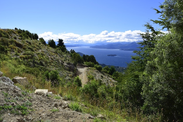 Vista della città e dell'area circostante dall'alto del Parco Nazionale di Arrayanes San Carlos de Bariloche