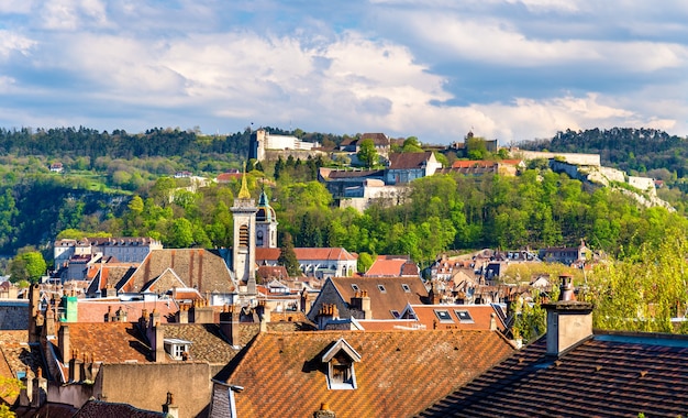 Vista della città vecchia di Besancon - Francia, Doubs