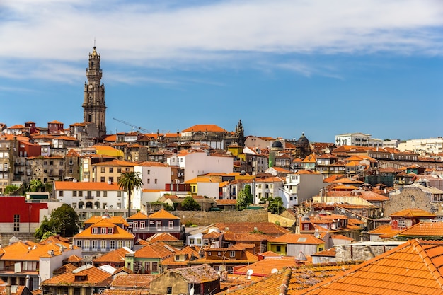 Vista della città vecchia di Oporto in Portogallo