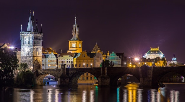 Vista della Città Vecchia di Praga dietro il Ponte Carlo - Repubblica Ceca