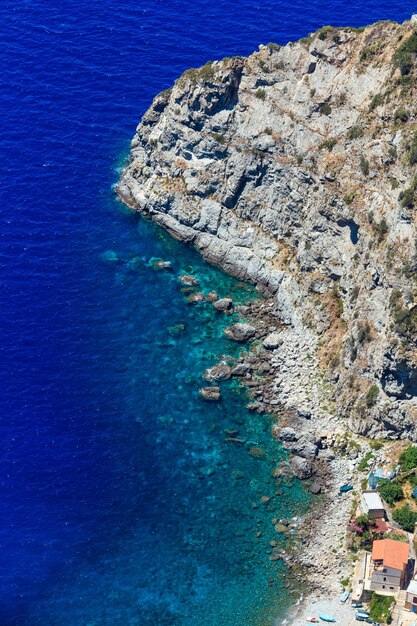 Vista della costa del mare dalla cima del monte Sant'Elia