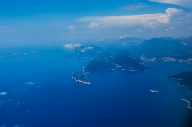 Vista della costa montenegrina dall'aereo