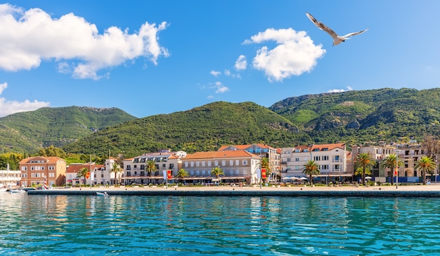 Vista della costa vicino a Kotor, il mare Adritaico, Montenegro.