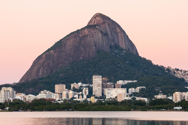 Vista della laguna di Rodrigo de Freitas a Rio de Janeiro