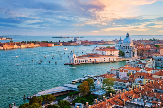 Vista della laguna di Venezia e della chiesa di Santa Maria della Salute Venezia Italia