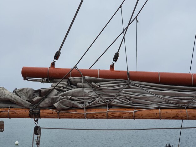 Vista della nave contro il cielo