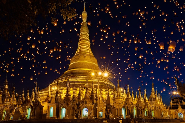 Vista della pagoda Shwedagon