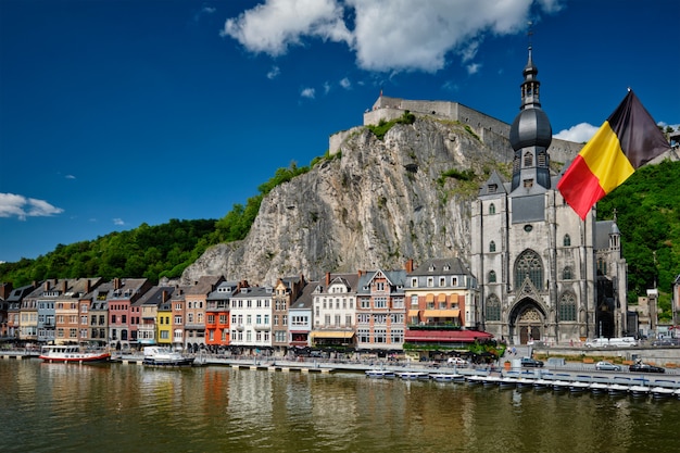 Vista della pittoresca città di Dinant. Belgio