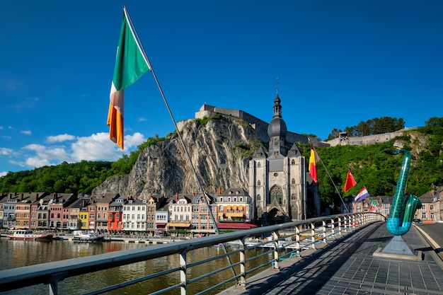 Vista della pittoresca città di Dinant. Belgio