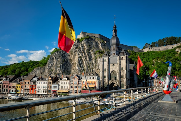 Vista della pittoresca città di Dinant. Belgio