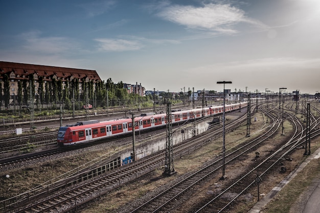 Vista della S-Bahn, stazione dei trasporti pubblici per Monaco di Baviera, Germania