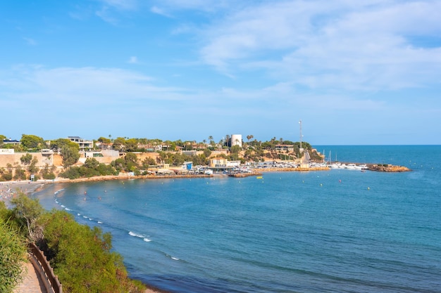 Vista della spiaggia di Caleta nella località turistica di Cabo Roig Alicante