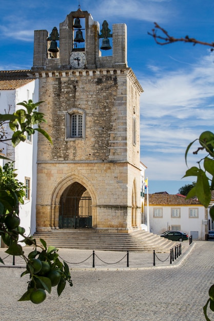 Vista della storica Chiesa di Se situata a Faro, in Portogallo.