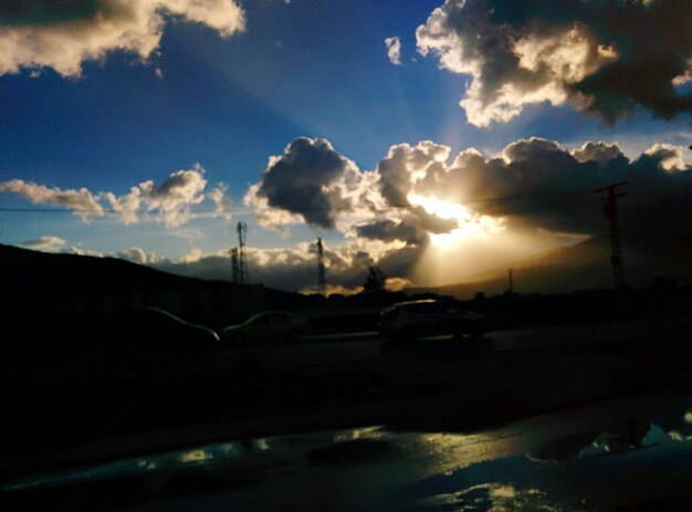 Vista della strada al tramonto